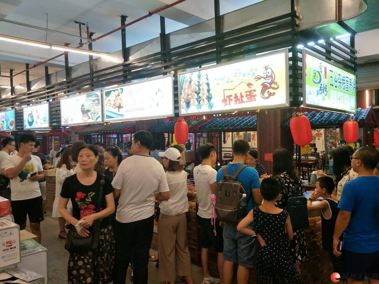 阳朔西街门面出租 摊位出租 空门面出租 位置佳 加入收藏