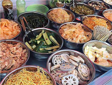 卖凉拌菜摆摊和开店都很不错,摆摊虽然产品定价不高,但省去了租金等